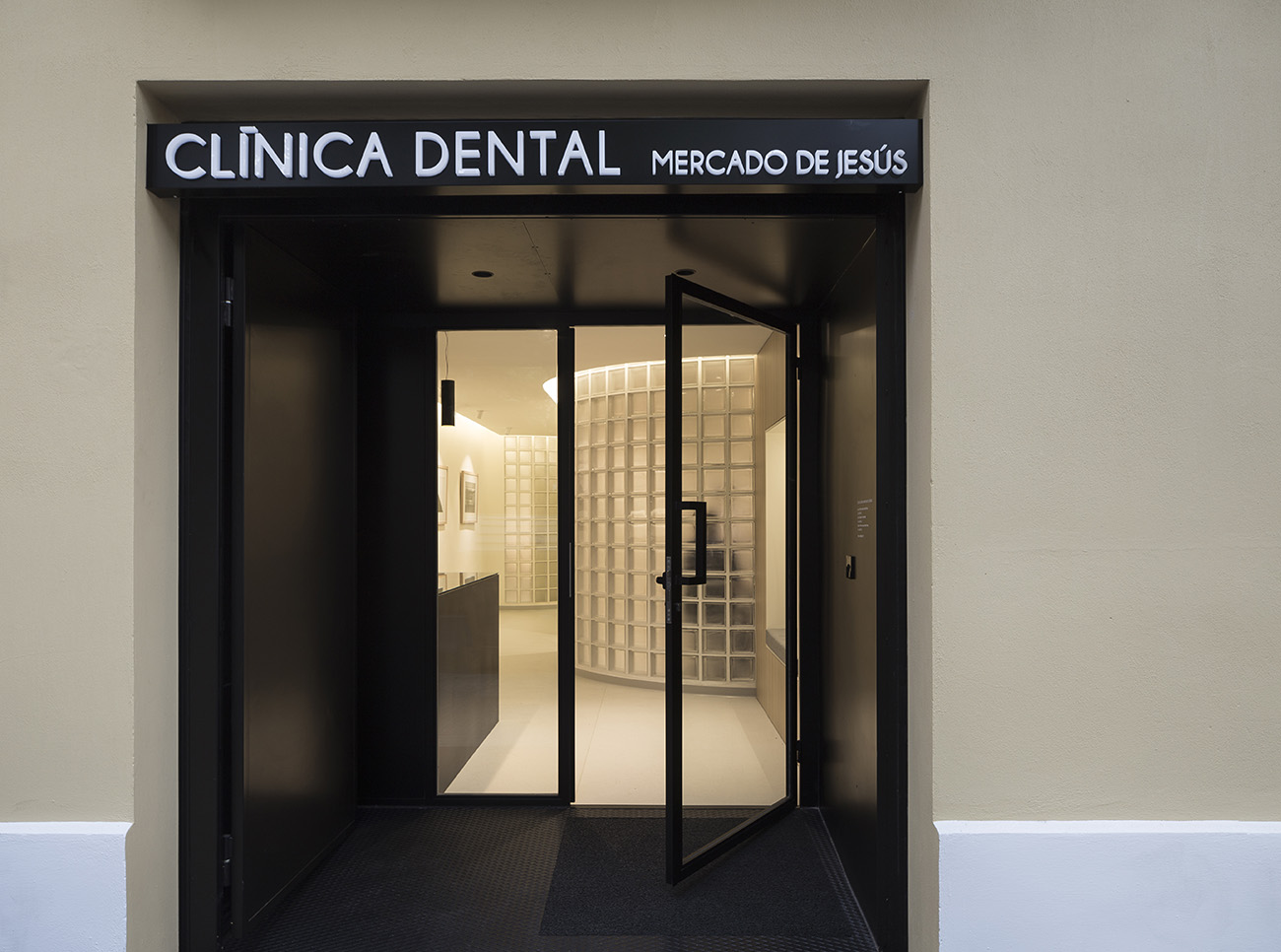 clinica-dental-mercado-jesus-valencia-espacio (17)
